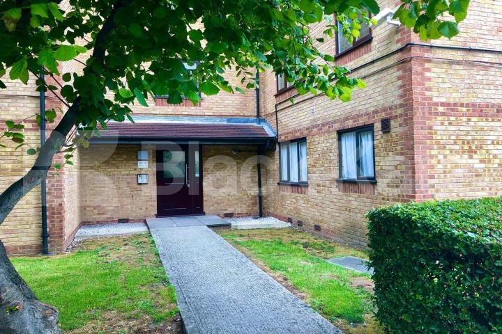 Stylish ground floor apartment  with beautiful mature communal gardens John Maurice Close, Elephant and Castle 